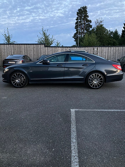 Mercedes-Benz CLS250 2 of 5