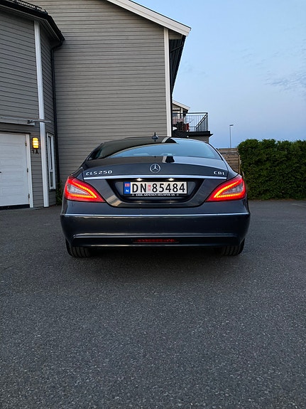 Mercedes-Benz CLS250 4 of 5