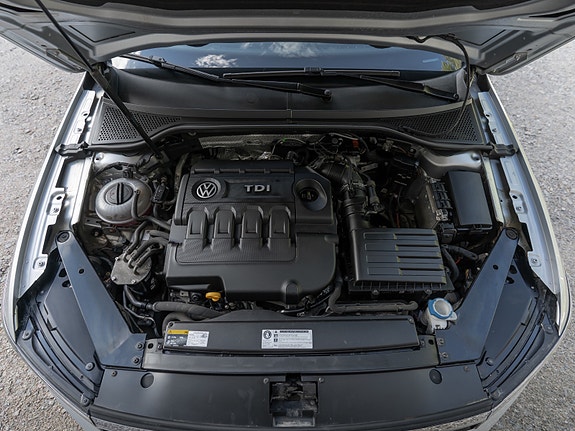 Volkswagen Passat 13 of 30