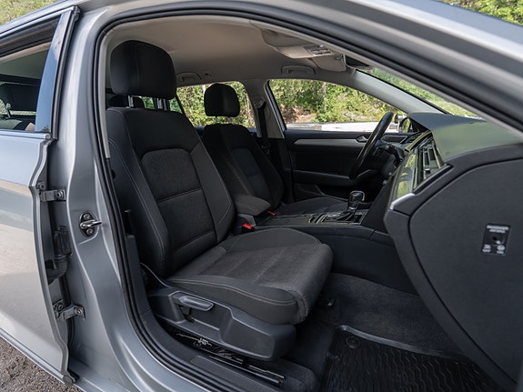 Volkswagen Passat 22 of 30