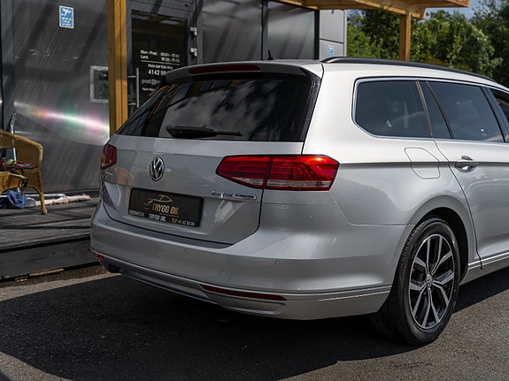Volkswagen Passat 4 of 30