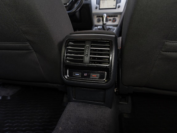 Volkswagen Passat 24 of 30