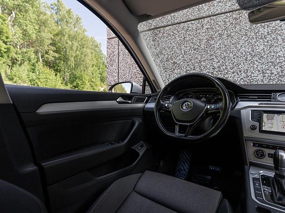 Volkswagen Passat 26 of 30