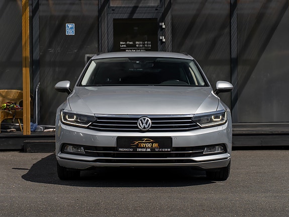 Volkswagen Passat 2 of 30