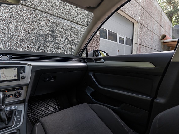 Volkswagen Passat 27 of 30