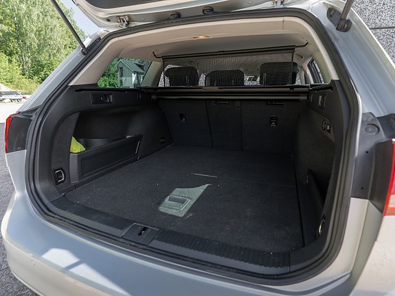 Volkswagen Passat 16 of 30