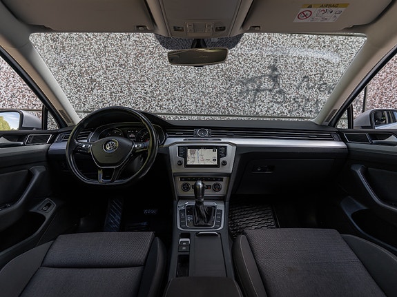 Volkswagen Passat 25 of 30