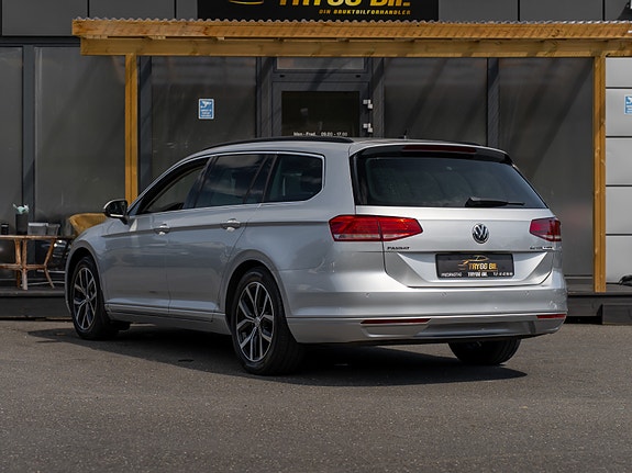 Volkswagen Passat 9 of 30