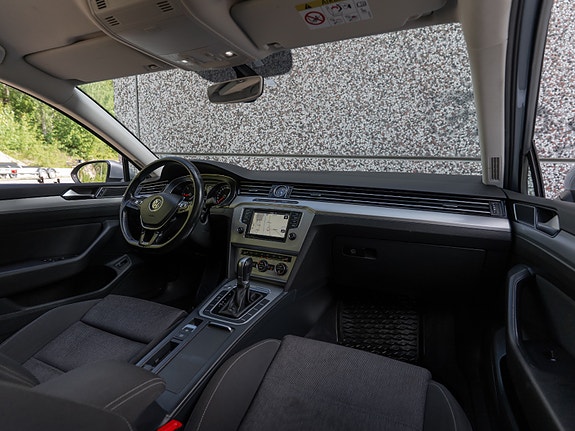 Volkswagen Passat 20 of 30