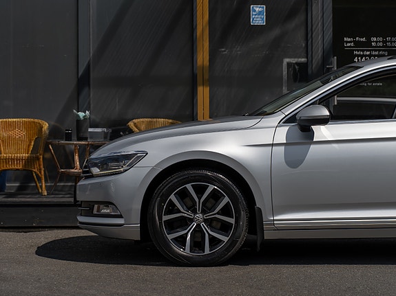 Volkswagen Passat 11 of 30