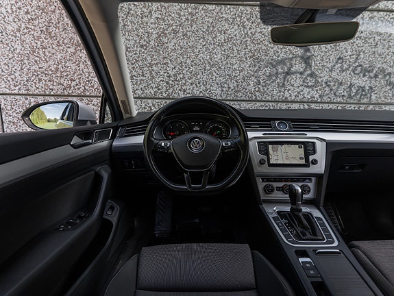 Volkswagen Passat 28 of 30