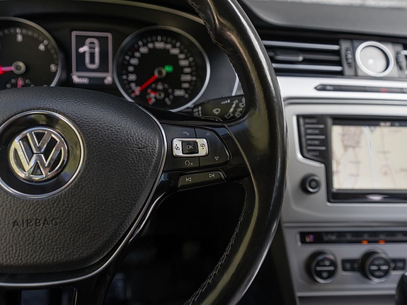 Volkswagen Passat 30 of 30