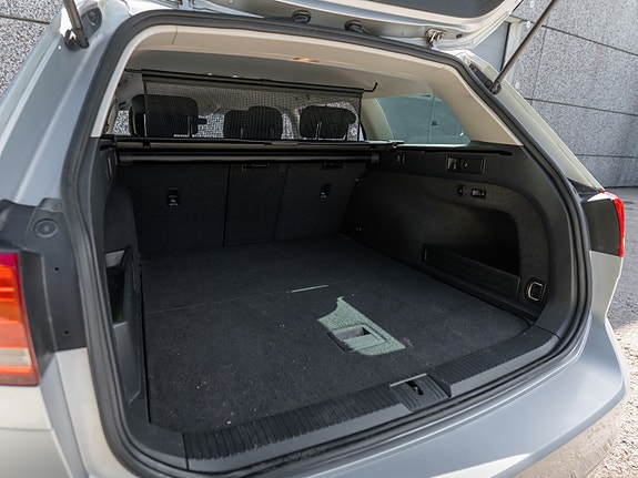 Volkswagen Passat 14 of 30