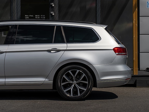 Volkswagen Passat 12 of 30