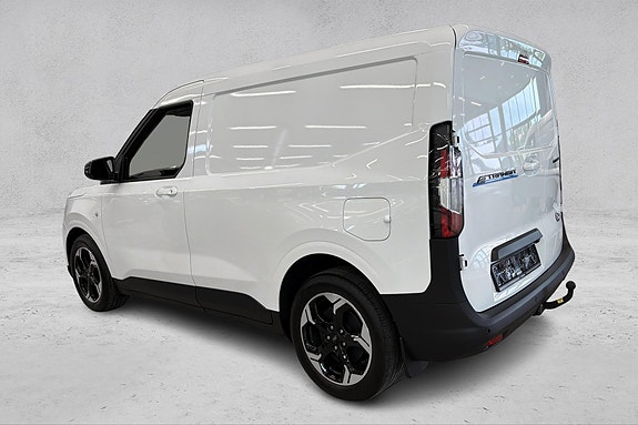 Ford E-Transit Courier 3 of 5