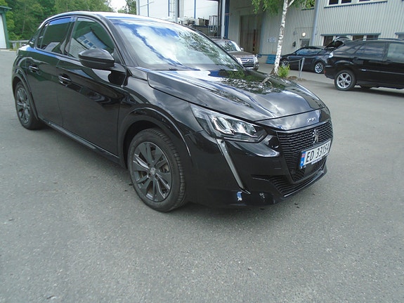 Peugeot e-208 4 of 5