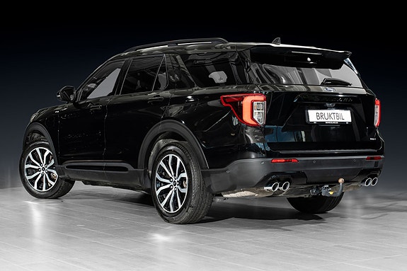 Ford Explorer 2 of 5