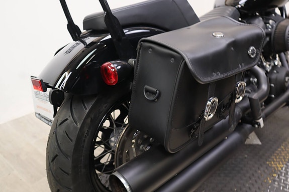 Harley-Davidson Softail Street Bob 107 2 of 5