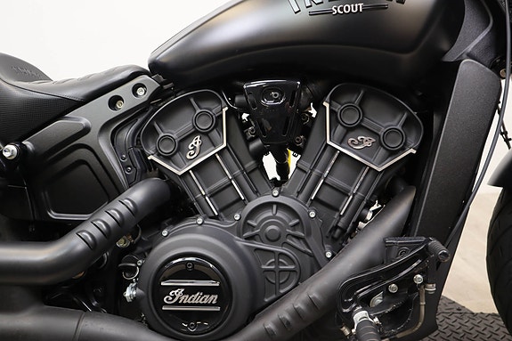INDIAN Scout Rogue 3 of 5