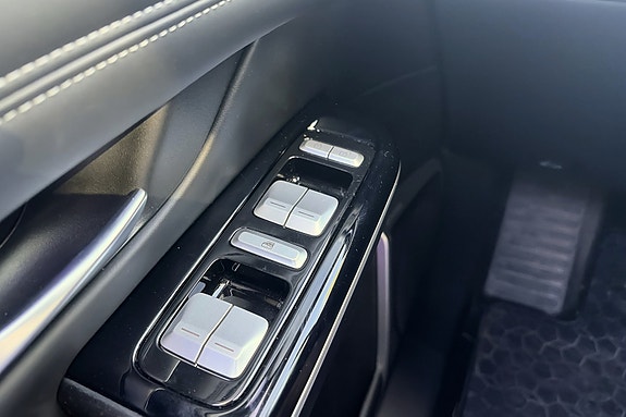 XPeng G9 11 of 28