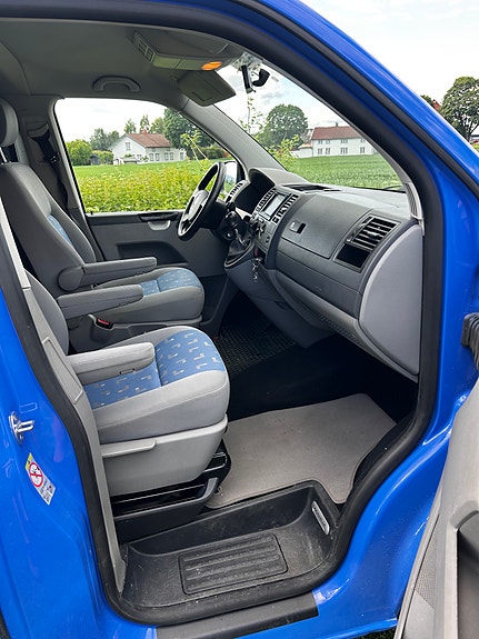 Volkswagen Caravelle 5 of 5