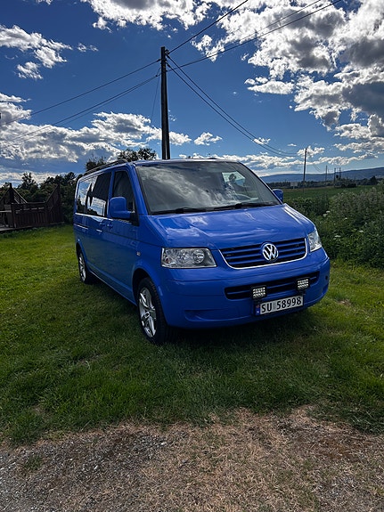 Volkswagen Caravelle 2 of 5