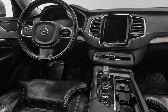 Volvo XC90 13 of 30