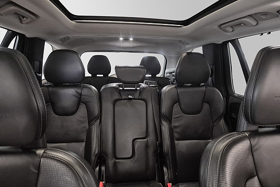 Volvo XC90 30 of 30