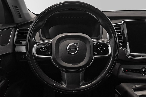 Volvo XC90 15 of 30