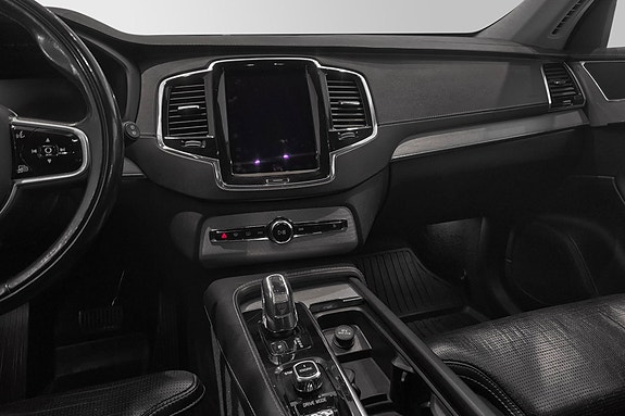 Volvo XC90 14 of 30