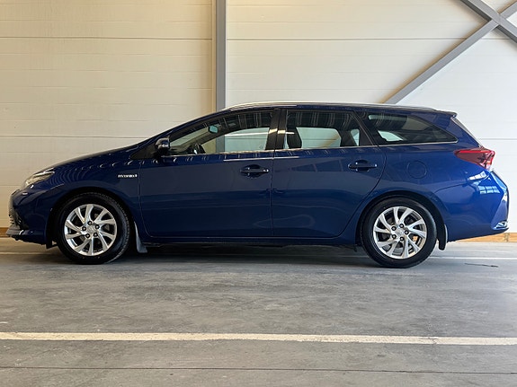 Toyota Auris 5 of 5