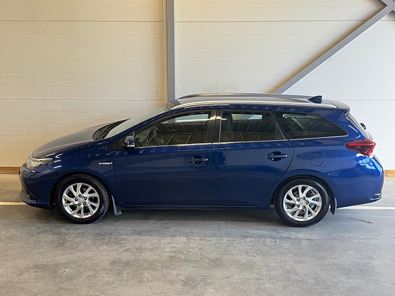 Toyota Auris 4 of 5