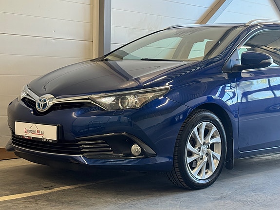 Toyota Auris 3 of 5