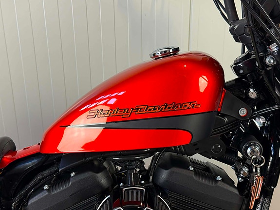 Harley-Davidson Sportster 1200 Iron Classic 7 of 20