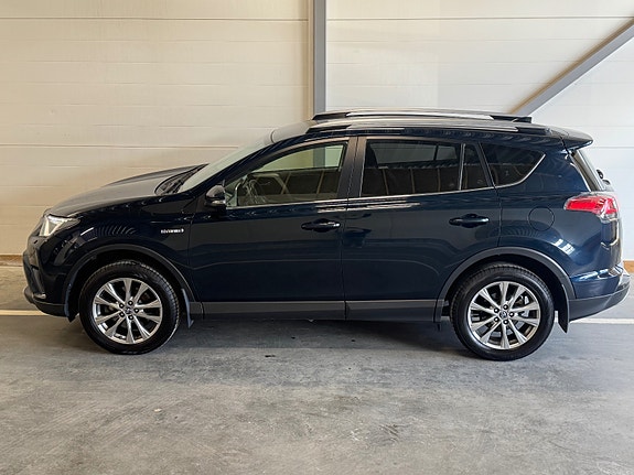 Toyota RAV4 4 of 5
