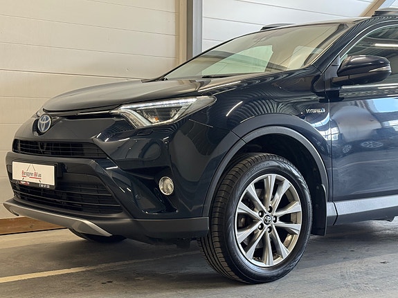 Toyota RAV4 3 of 5