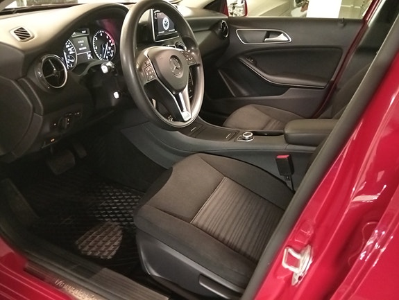Mercedes-Benz A200 d 21 of 30