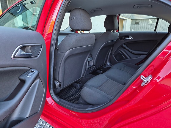 Mercedes-Benz A200 d 27 of 30