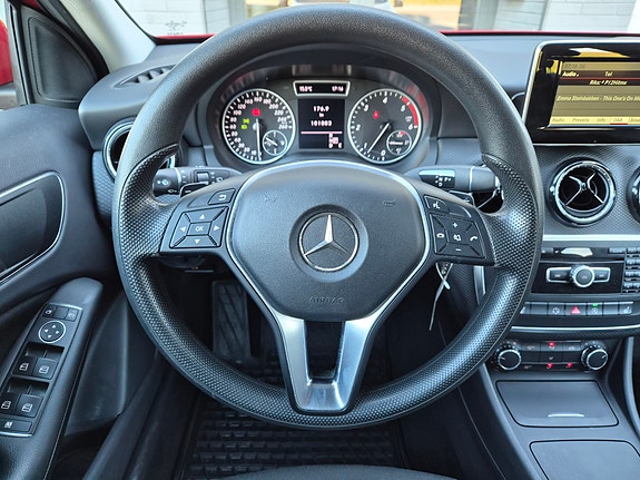 Mercedes-Benz A200 d 14 of 30