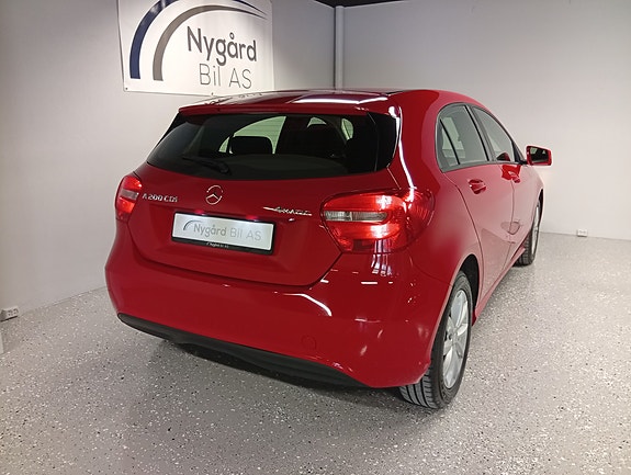 Mercedes-Benz A200 d 2 of 5