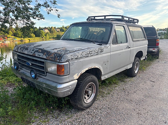Ford Bronco 2 of 5
