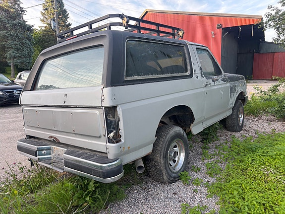 Ford Bronco 4 of 5