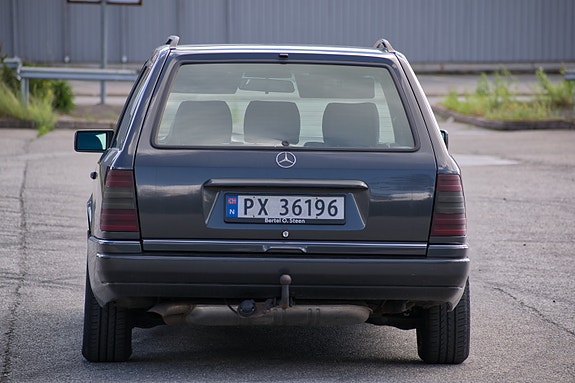 Mercedes-Benz 300 TD 4 of 5