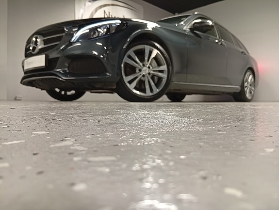 Mercedes-Benz C350 e 4 of 5