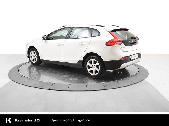 Volvo V40 Cross Country 2 of 5