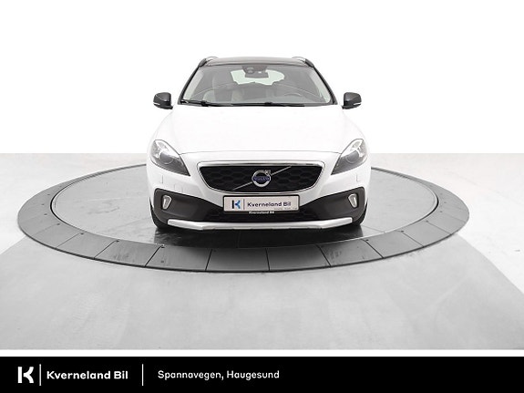 Volvo V40 Cross Country 3 of 5