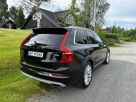 Volvo XC90 2 of 5