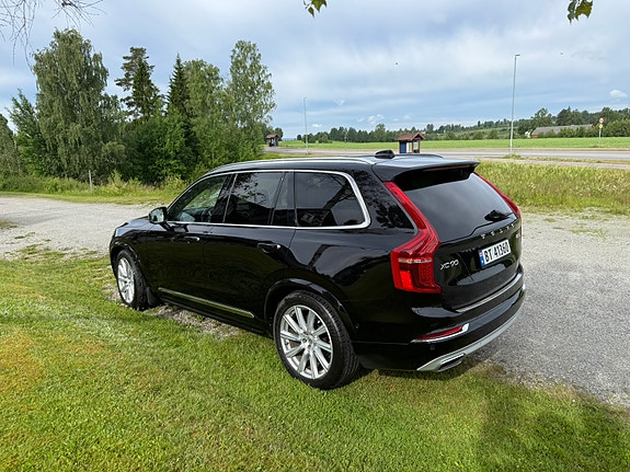Volvo XC90 3 of 5
