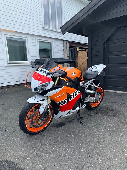 Honda CBR 1000 RR 2 of 5