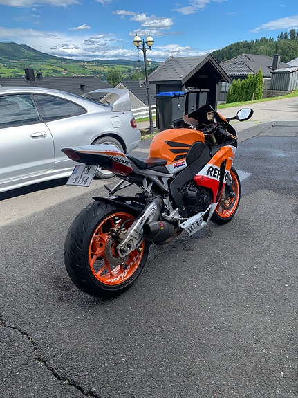 Honda CBR 1000 RR 4 of 5